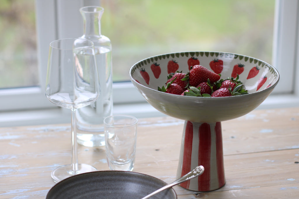 Strawberry Dream - Uppläggningsfat på fot